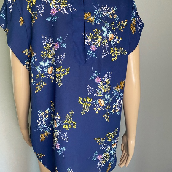 Floral Top - Picture 4 of 4